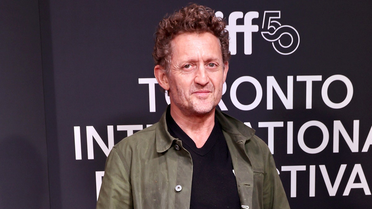 la estrella de 'Bill & Ted' Alex Winter dice que no habría estado bien si no hubiera escapado de los focos de Hollywood Alex Winter en el TIFF