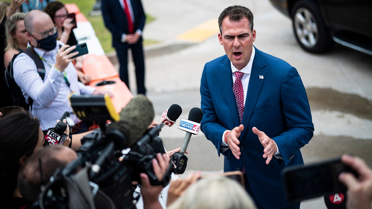 Una foto de Kevin Stitt