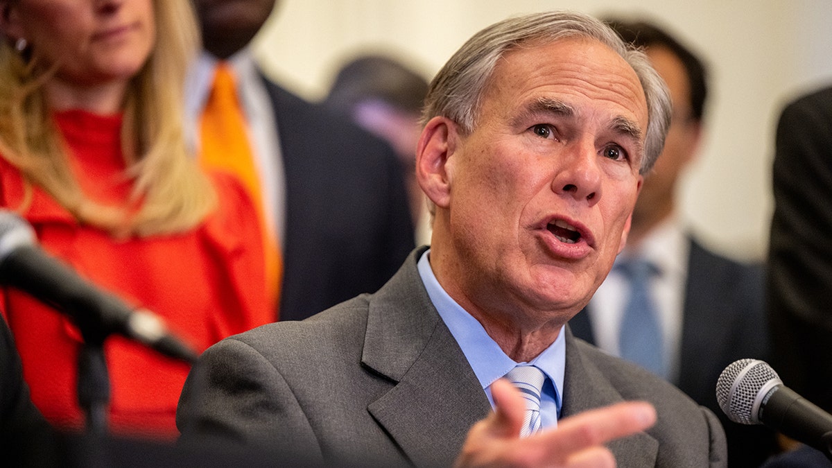 Una foto del gobernador de Texas Greg Abbott