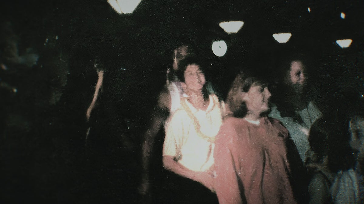 Un video de Amy Bradley bailando.