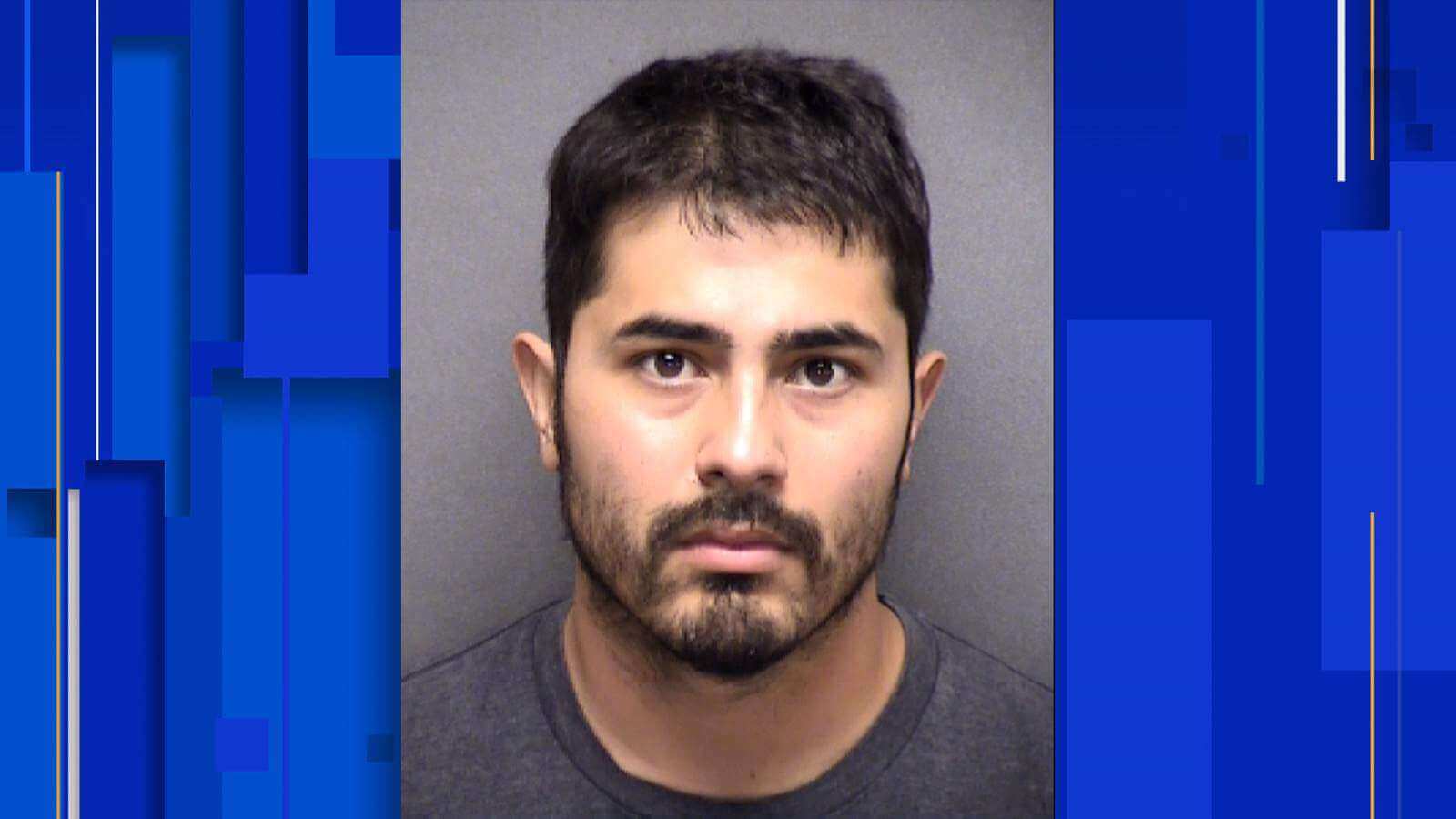 declaracion jurada un hombre del area de san antonio es acusado de usar un tirachinas una flecha y un cable metalico en un caso de abuso de menores