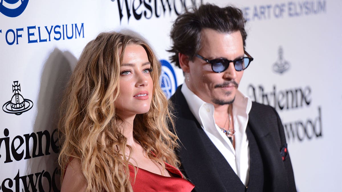 Amber Heard y Johnny Depp en la alfombra roja