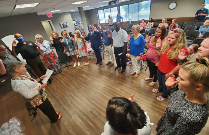 el tribunal de lexington incorporo 20 nuevos defensores de ninos abusados y abandonados