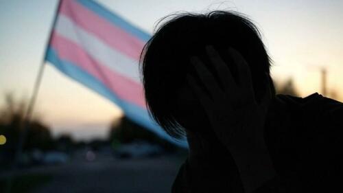 los demócratas quieren que la tergiversación de género y la difamación se consideren abuso infantil