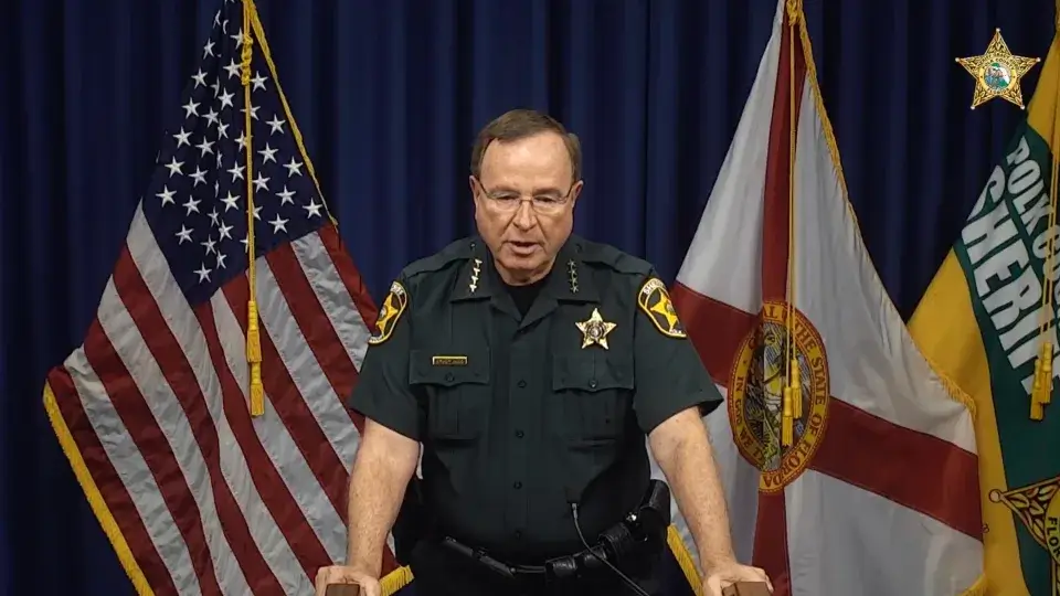 una pareja de florida acusada de la muerte de un bebe al que dejaron en un coche caliente tras una fiesta del 4 de julio