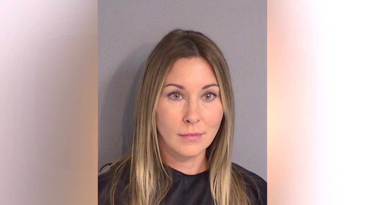 Ex agente de la ley de Florida acusado de obligar a un niño de 6 años a sumergirse en la piscina de un hotel: informe