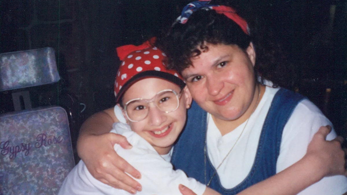 Gypsy Rose Blanchard (izquierda) y Dee Dee Blanchard (derecha)