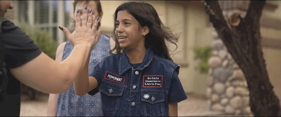 no es correcto que un nino viva con miedo los ciclistas del centro de texas trabajan para romper el ciclo de abuso un nino a la vez