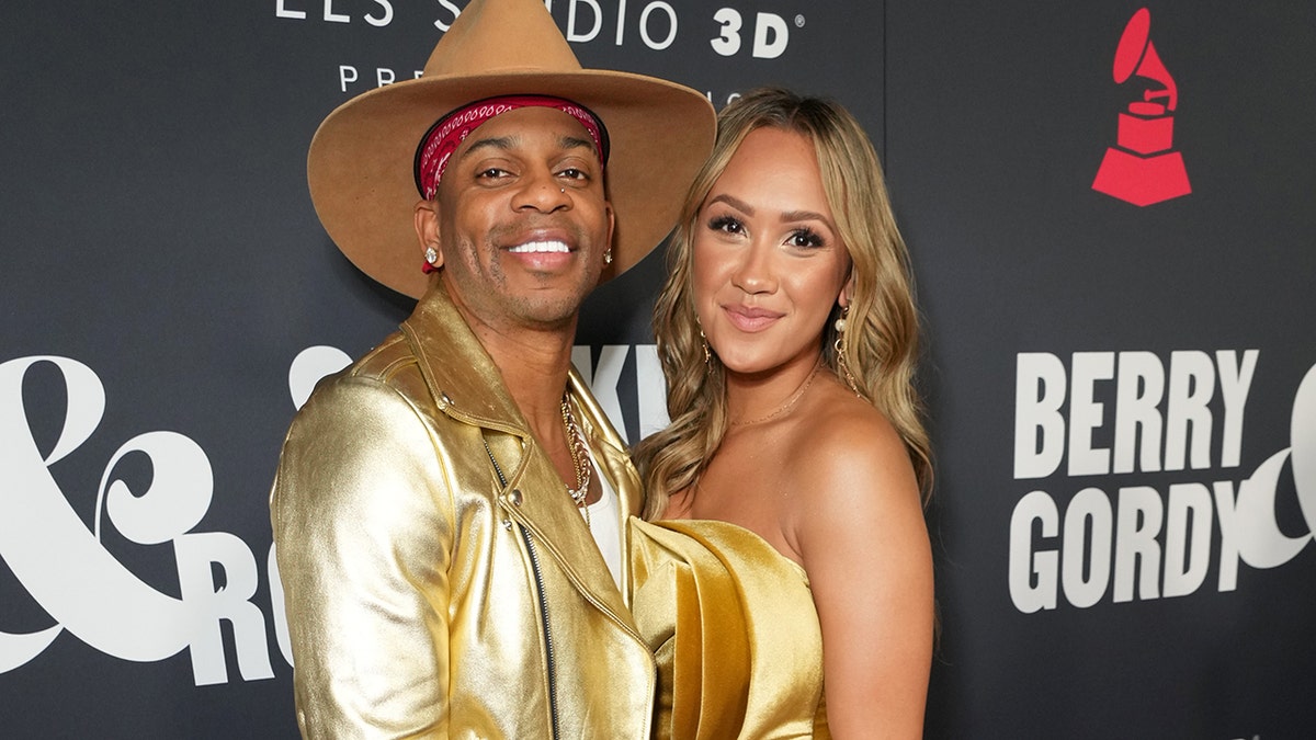 Alfombra roja Jimmie Allen Alexis Gale