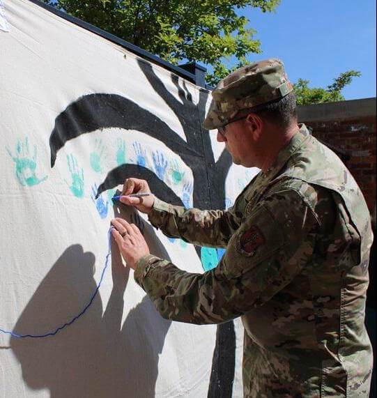 key field y wesley house promueven la concienciacion sobre el abuso infantil y la agresion sexual