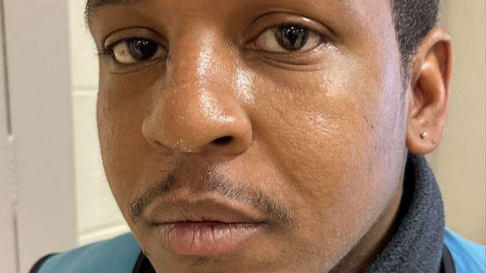 intento de secuestro de un nino en la parada del autobus escolar frustrado por un grupo de ninos policia