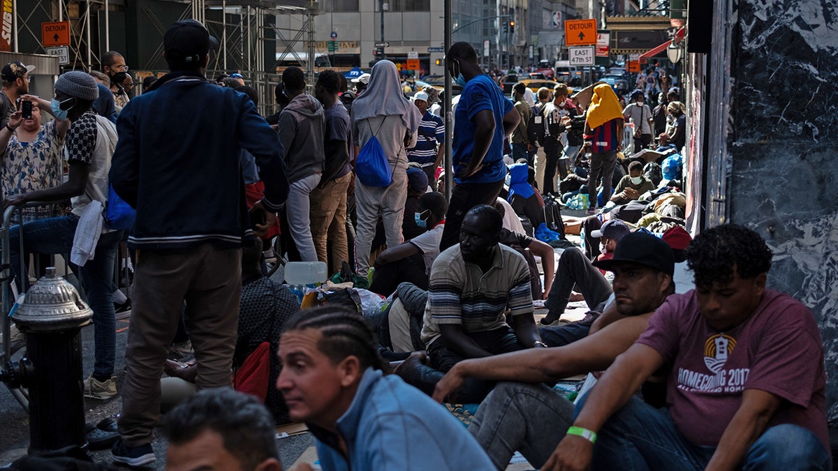 Migrantes inundan NYC