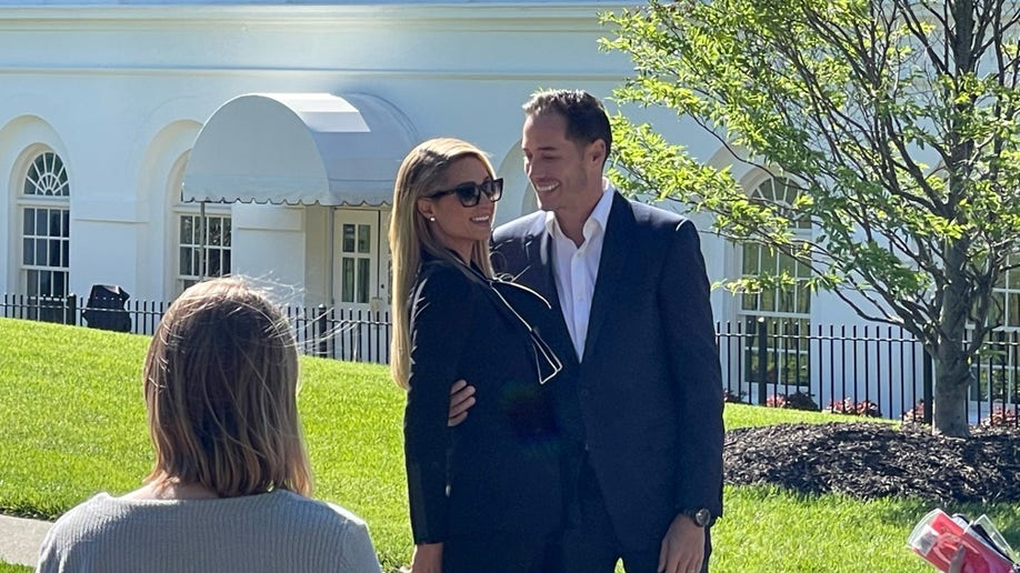 Paris Hilton y su esposo, Carter Reum, visitaron la Casa Blanca el martes.