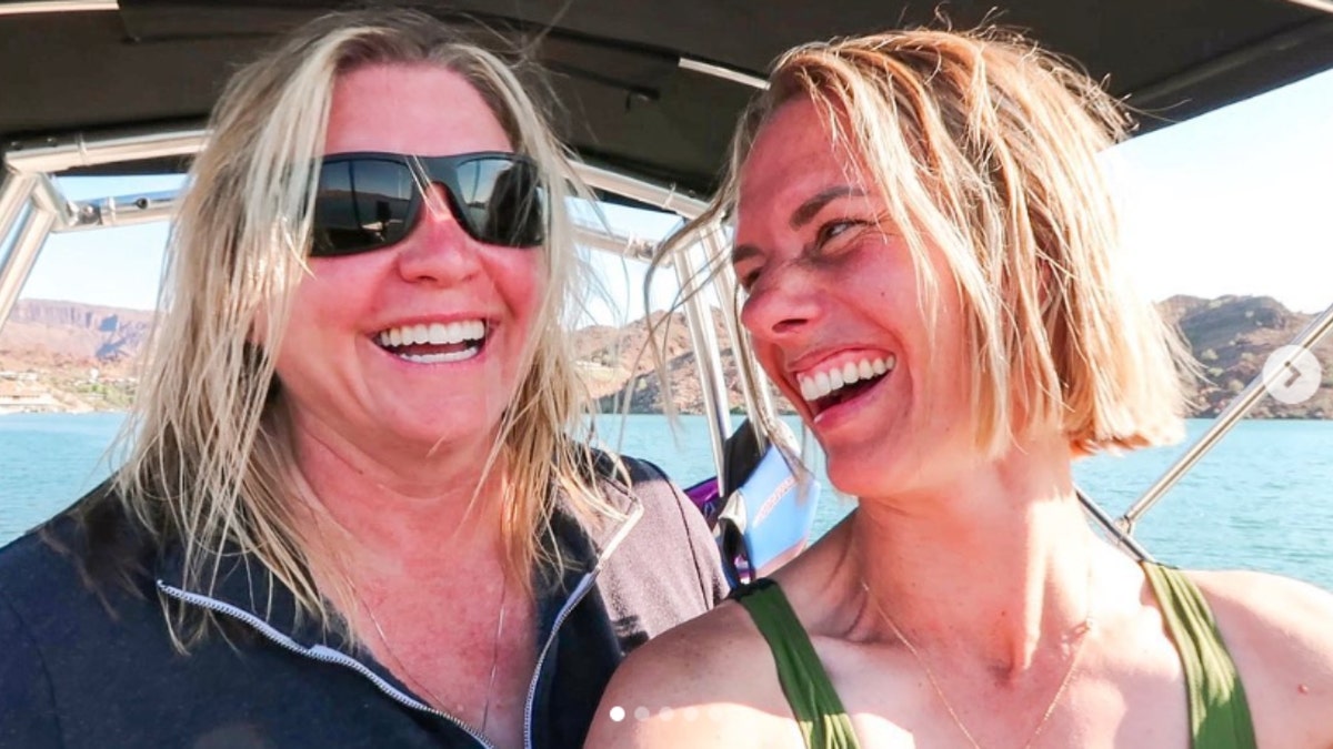 Ruby Franke (derecha) y su socia comercial, Jodi Hildebrandt (izquierda)