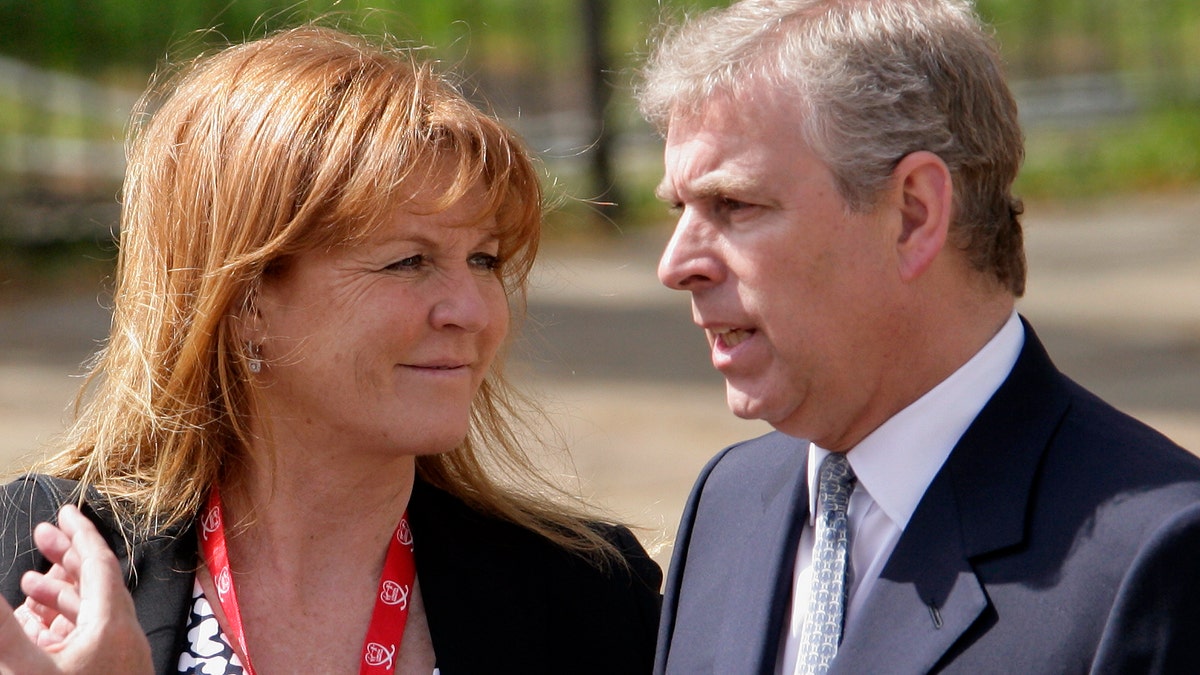 sarah ferguson con el príncipe Andrés 2010