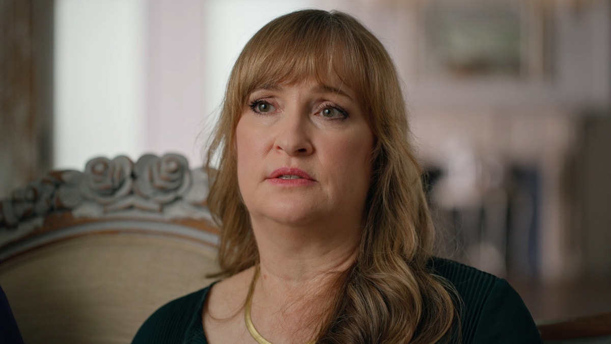 "Me deja boquiabierto", dijo Celia LeBaron, una de las hijas del líder de la secta, en la nueva docuserie. "Me siento y pienso:' Esto es imposible.'Si no lo hubiera vivido, no sabría creerlo. Nuestra familia mataba gente por culpa de nuestro padre."