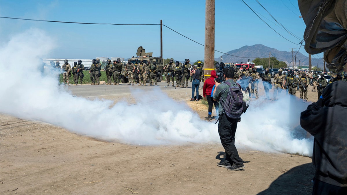 lágrima desplegada durante redada de inmigración en granja de California
