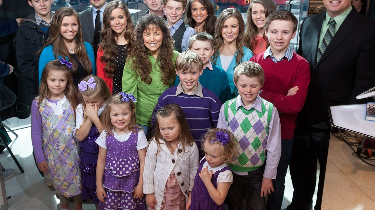 La familia Duggar durante una aparición en televisión.