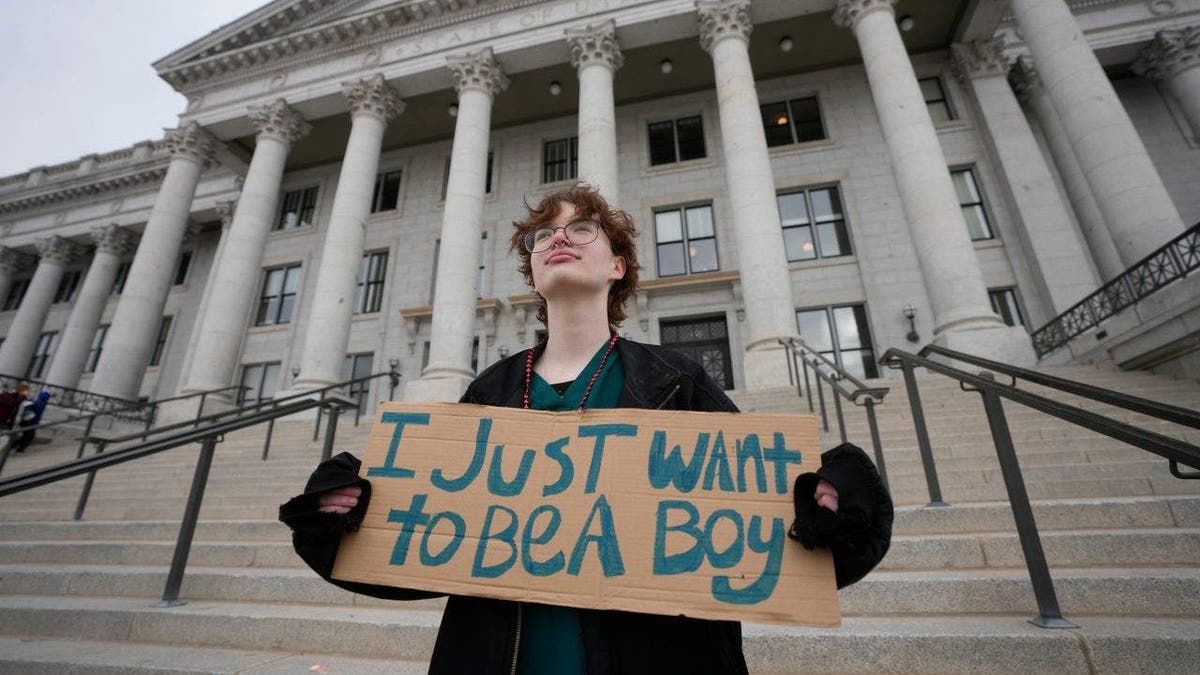 Manifestación de niños trans en el Capitolio del Estado de Utah