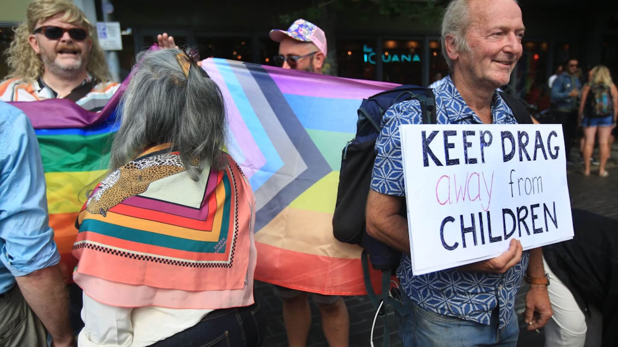 el mayor sindicato de profesores del reino unido vota a favor de invitar a mas drag queens a las escuelas