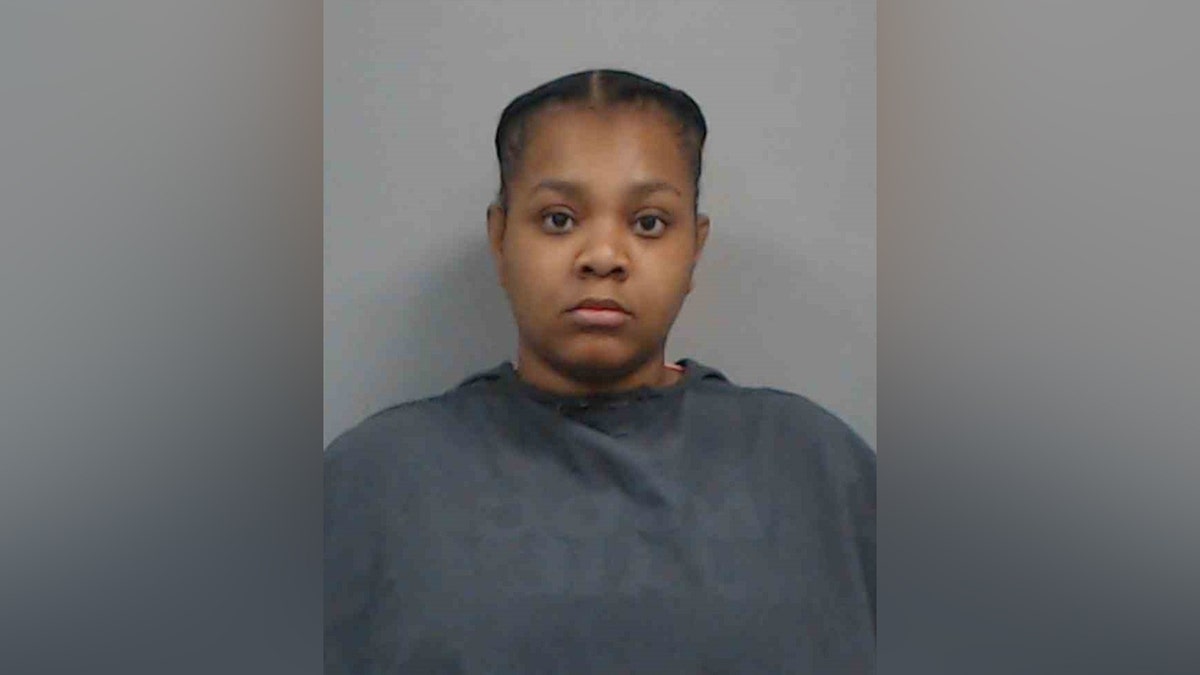 Maestra de guardería de Prosperidad ilimitada Ericka Jones, 27