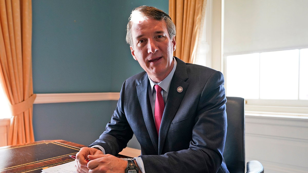 Gobernador de Virginia Glenn Youngkin