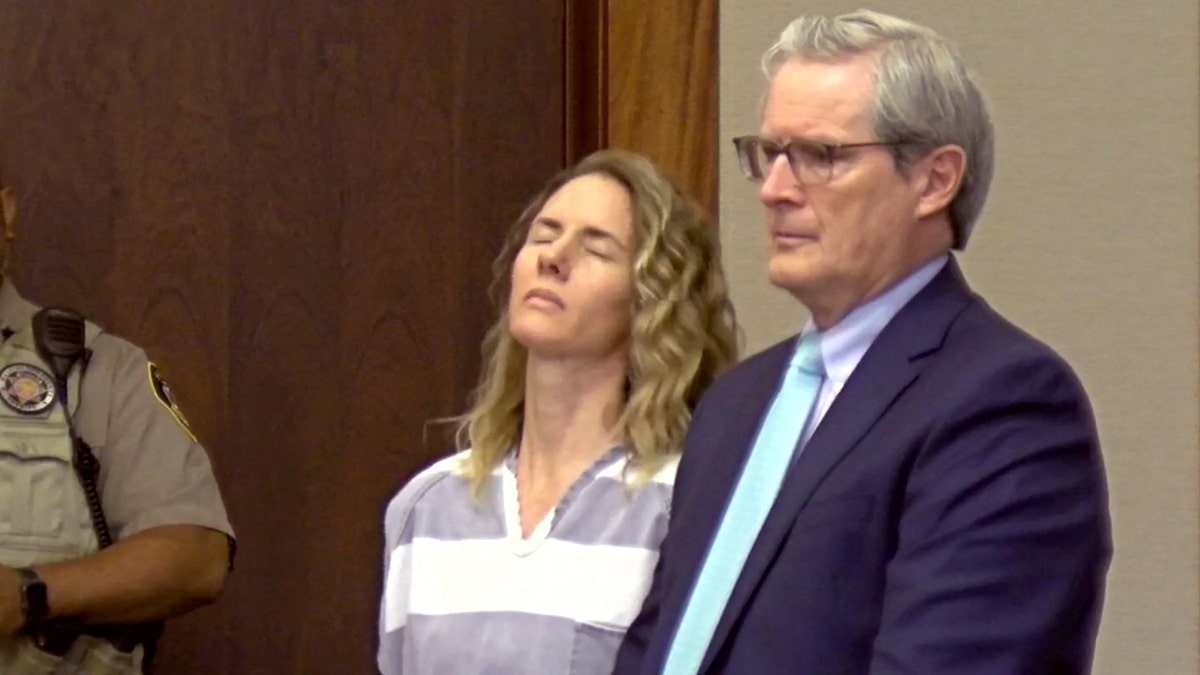 Esta imagen del video muestra a Ruby Franke durante una audiencia el lunes, Dic. 18, 2023, en St. George, Utah.