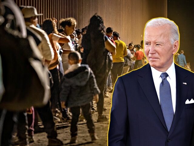 YUMA, ARIZONA - 22 DE JUNIO: Un agente de la Patrulla Fronteriza de EE.UU. comprueba la identificación de un inmigrante