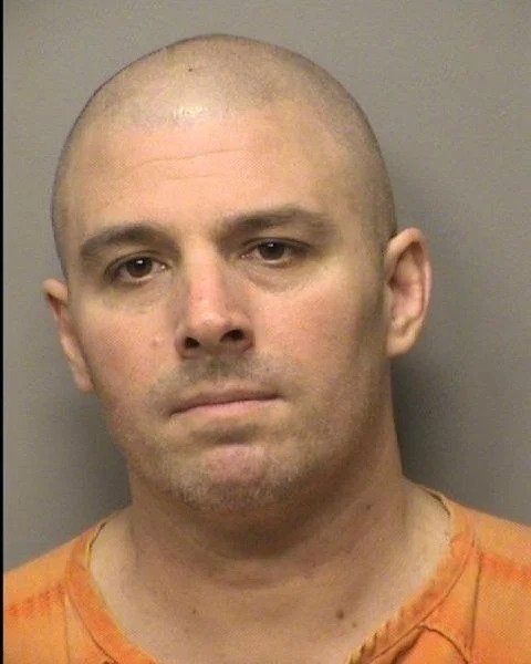 el ex policia del condado de porter busca trasladar el caso de abuso infantil fuera del condado