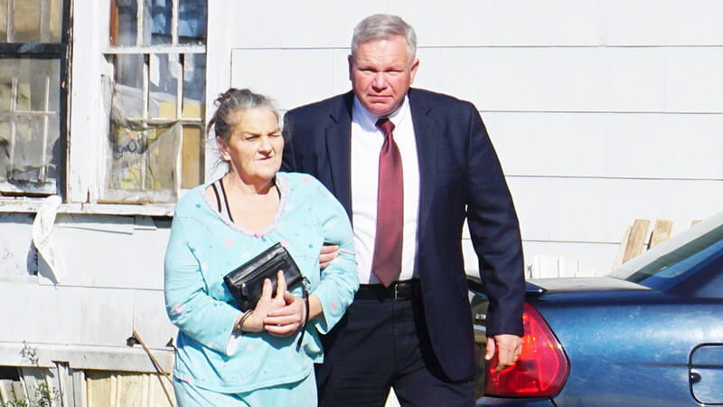 mujer del condado de covington acusada de abuso infantil agravado