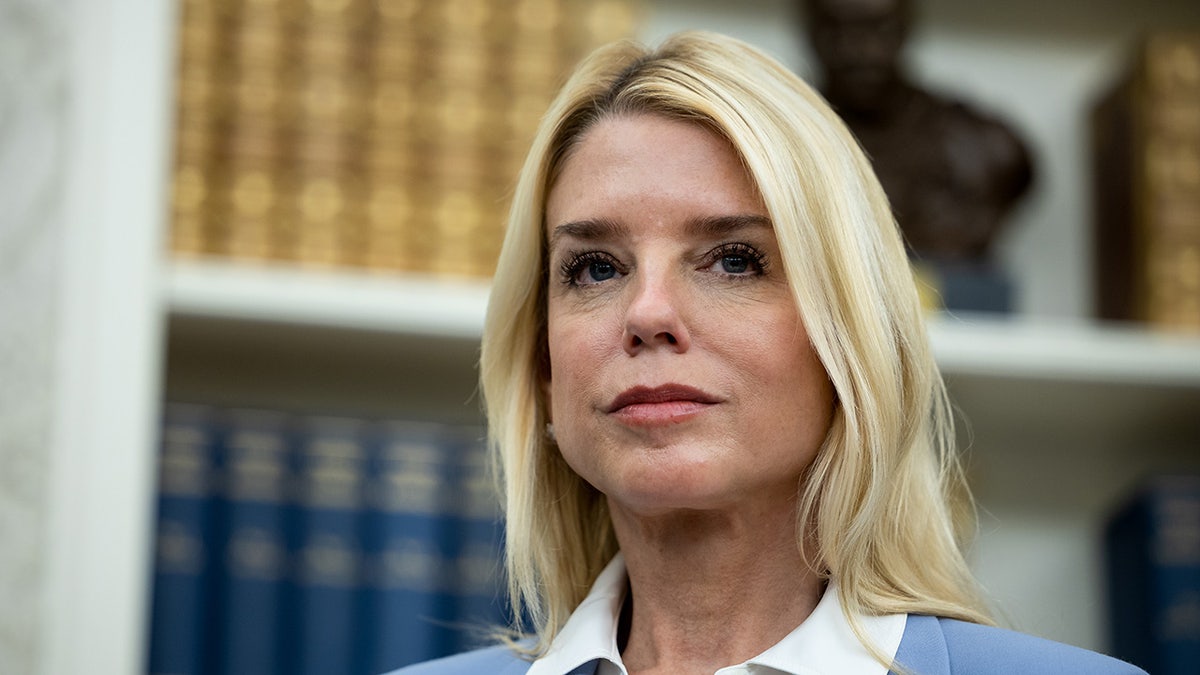 Fiscal General Pam Bondi
