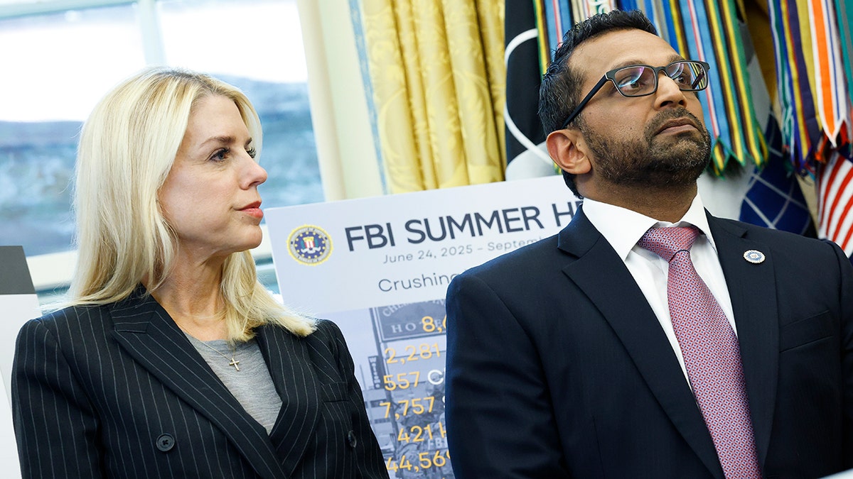 La Fiscal General Pam Bondi y el Director del FBI Kash Patel