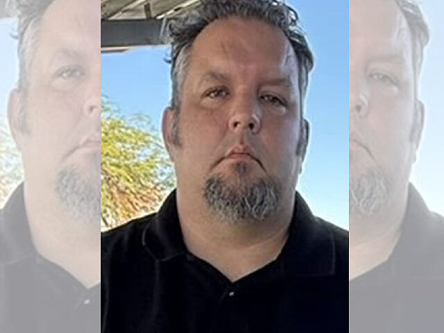 El ICE detiene al líder de un grupo juvenil de Arizona por producción de pornografía infantil y abusos sexuales a menores (ICE