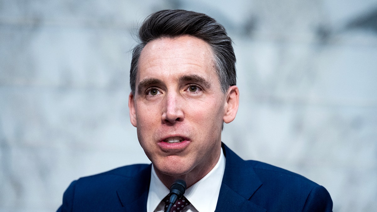 Senador Josh Hawley